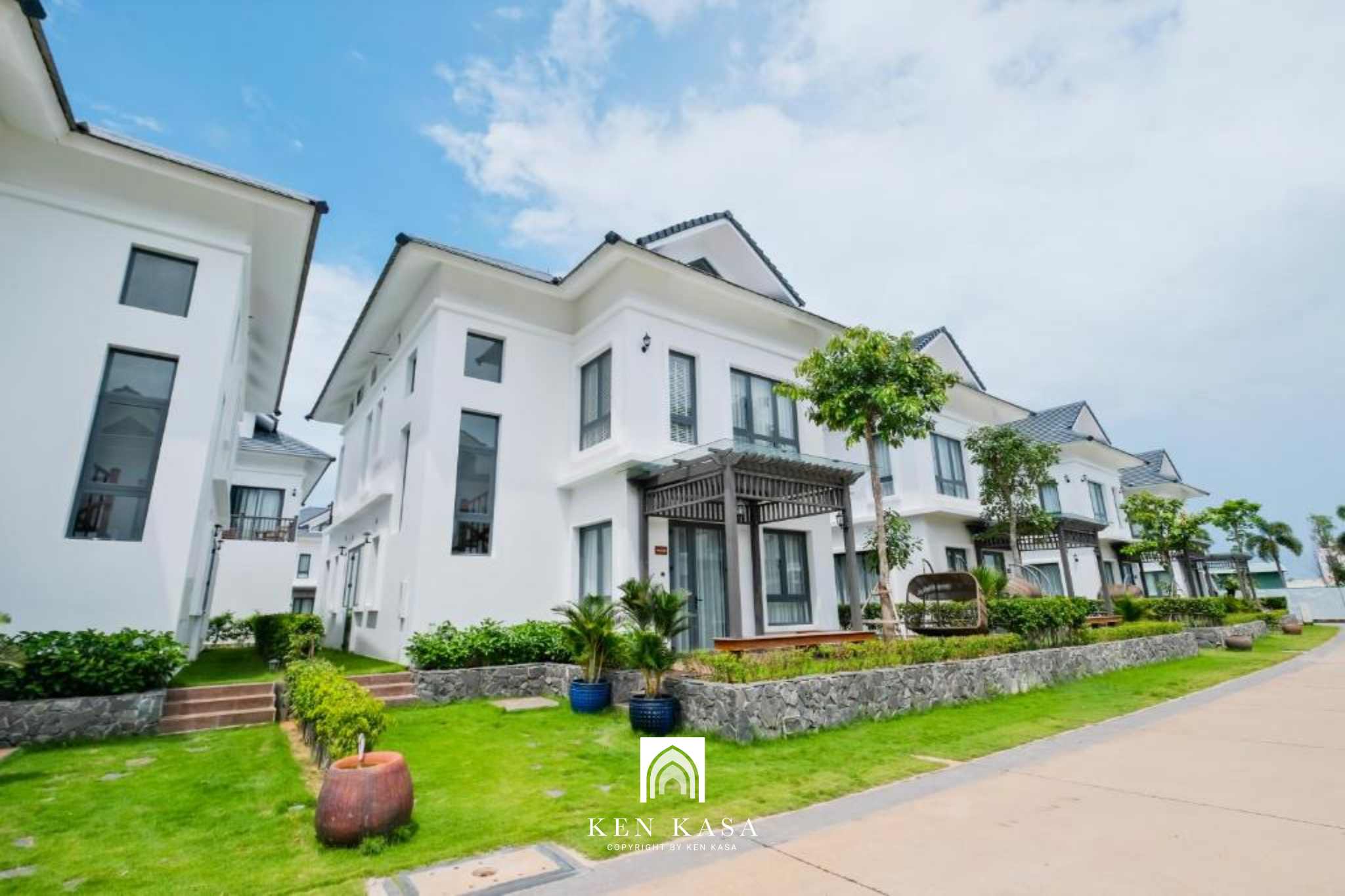 Biệt thự 3 ph&ograve;ng ngủ tại Sunset Sanato Resort & Villas Ph&uacute; Quốc